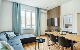 Cali & Rio Apartments By Irundo